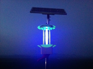 帶控制箱的太陽(yáng)能頻振式殺蟲(chóng)燈圖片