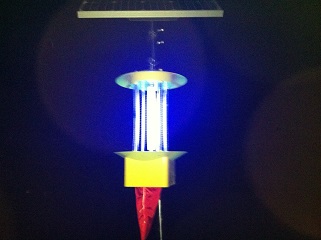 帶控制箱的太陽(yáng)能頻振式殺蟲(chóng)燈圖片