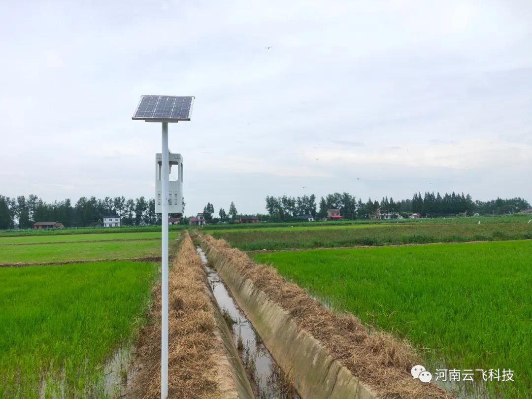 風(fēng)吸式太陽(yáng)能殺蟲(chóng)燈綠色環(huán)保，物理滅蟲(chóng)